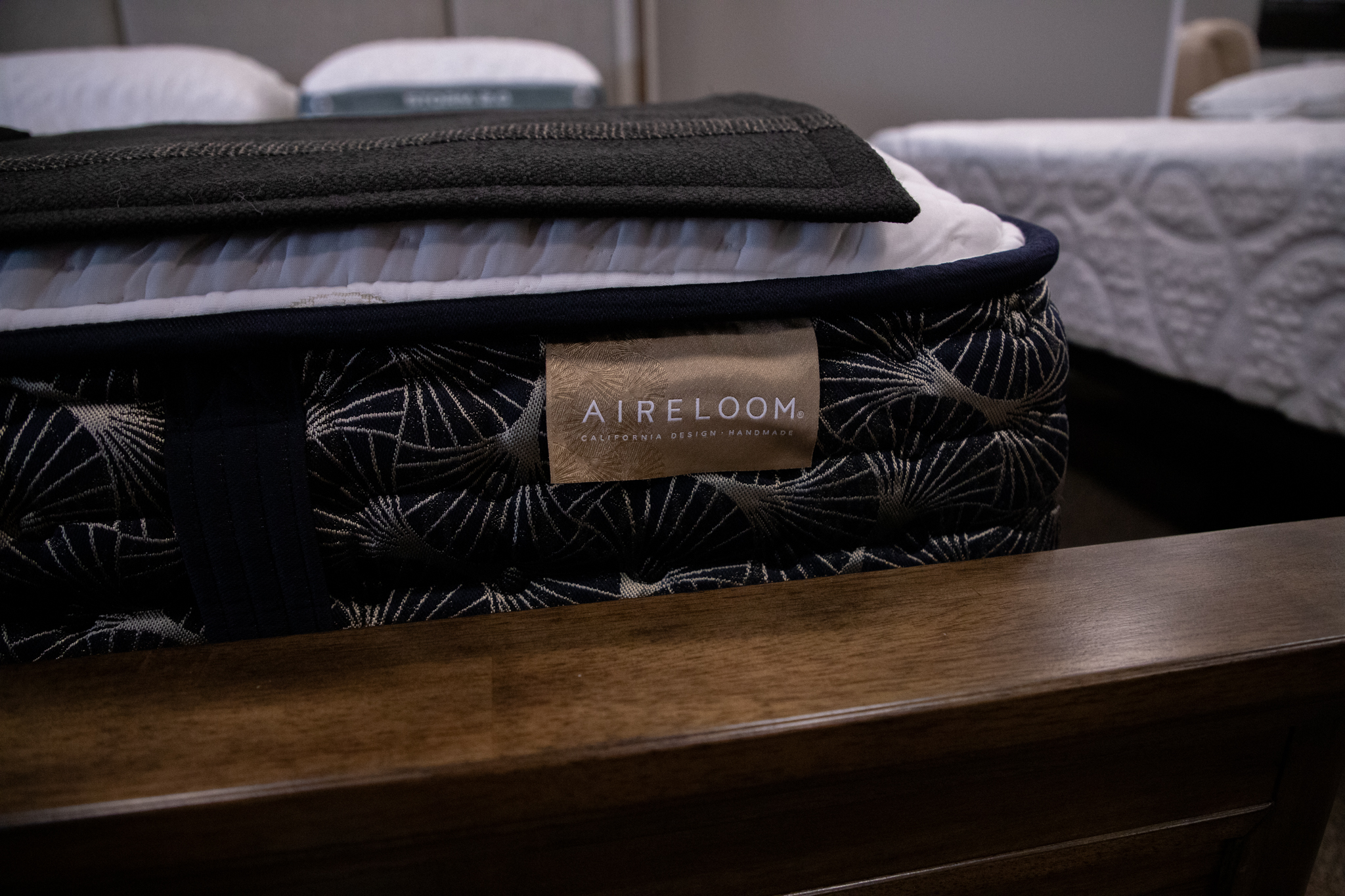 Aireloom Preferred Luxury Firm Tight Top - Image 4